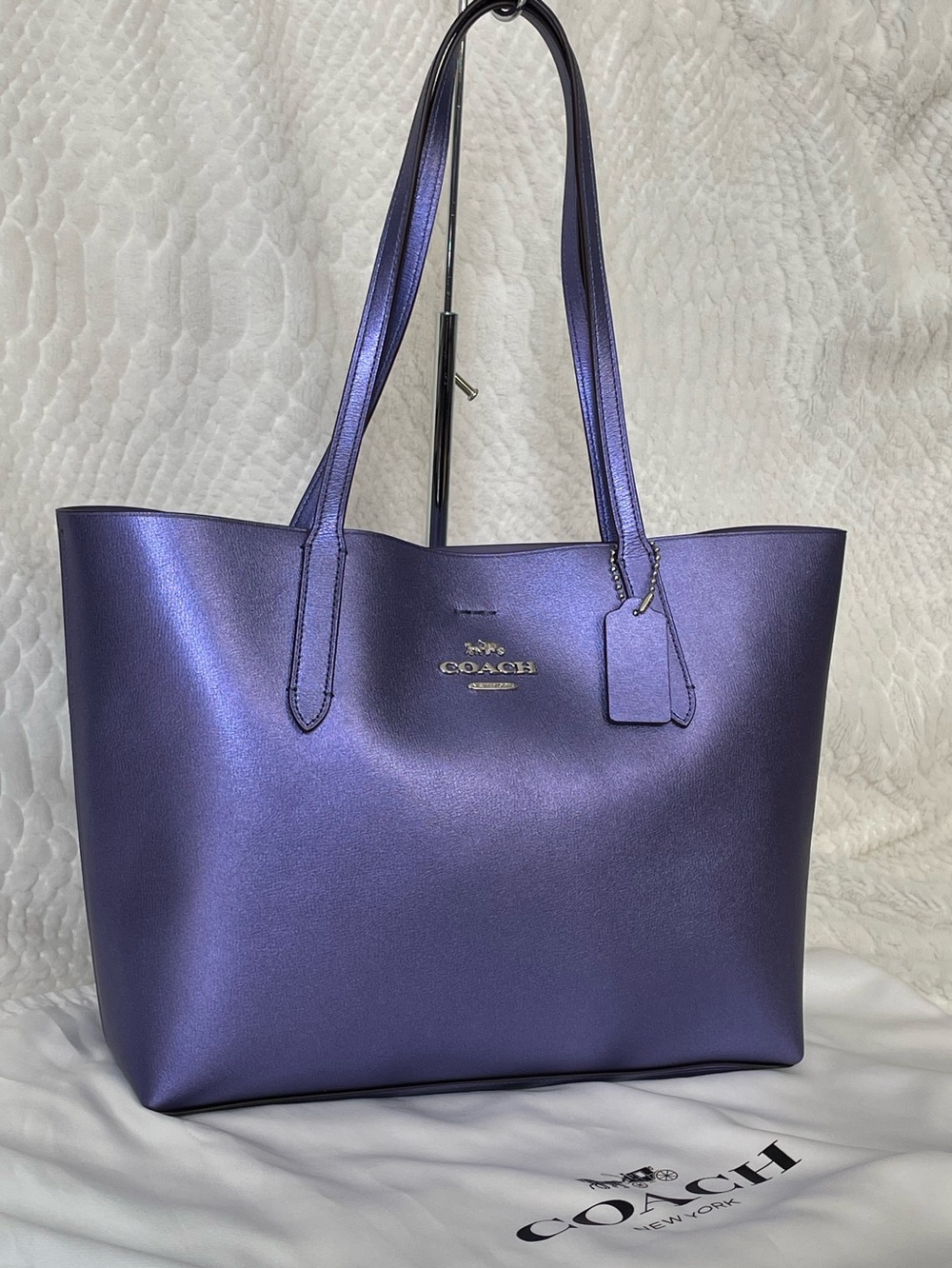 ✨ RARE Coach Avenue Carryall Tote